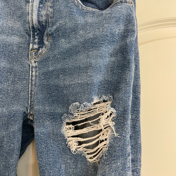 American Eagle ripped mom jeans. - Picture 14 of 14